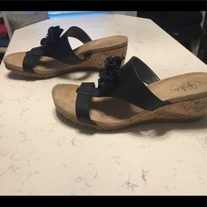 Life Stride black sandals